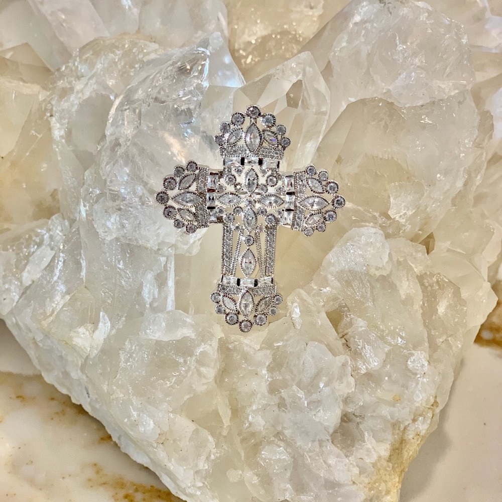 Simply Stunning Custom Silver plate cross 💖Price is for CROSS ONLY NO CHAIN